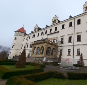 Terasa zámku Konopiště – jiskrová zkouška hydroizolace instalované na elektrovodivé kontrolní vrstvě Controfoil, 2022